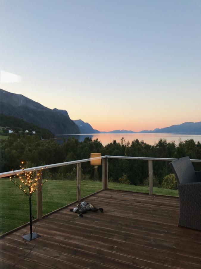 House In The Heart Of The Lyngen Alps With Best View Villa Lyngseidet Eksteriør billede