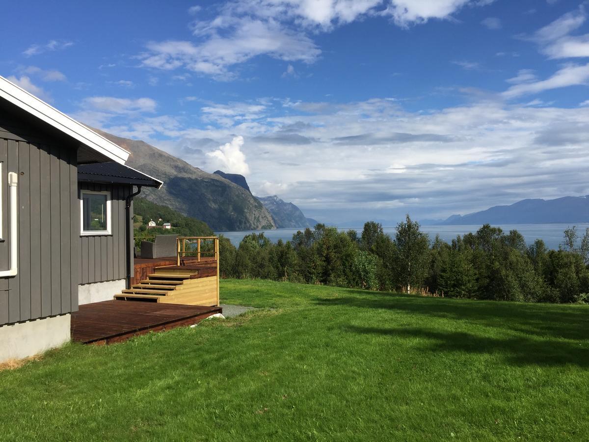 House In The Heart Of The Lyngen Alps With Best View Villa Lyngseidet Eksteriør billede